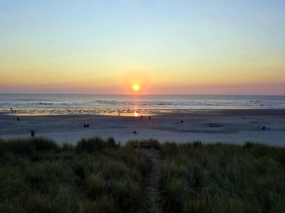 Tiki Escape W/ Amazing Mountain And Marsh Backdrop Villa Rockaway Beach Bagian luar foto