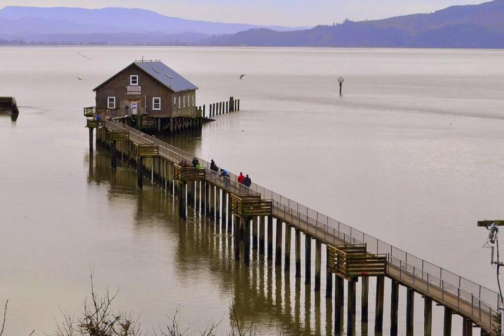 Tiki Escape W/ Amazing Mountain And Marsh Backdrop Villa Rockaway Beach Bagian luar foto