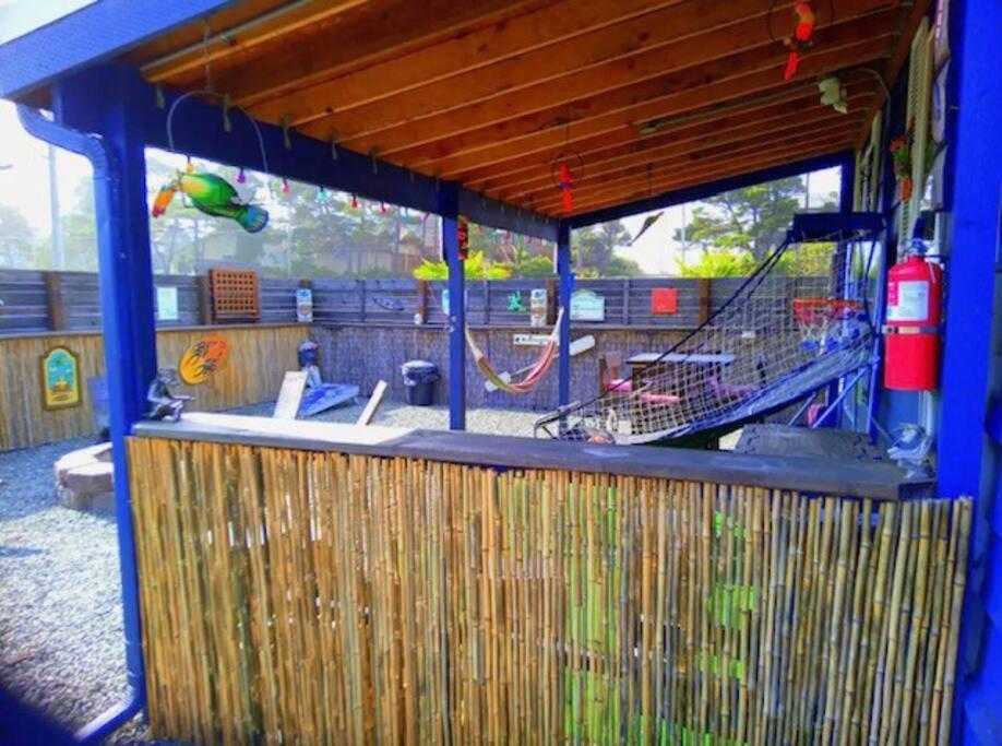 Tiki Escape W/ Amazing Mountain And Marsh Backdrop Villa Rockaway Beach Bagian luar foto