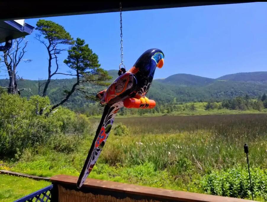 Tiki Escape W/ Amazing Mountain And Marsh Backdrop Villa Rockaway Beach Bagian luar foto