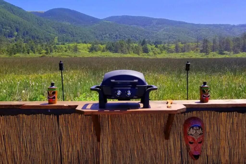 Tiki Escape W/ Amazing Mountain And Marsh Backdrop Villa Rockaway Beach Bagian luar foto